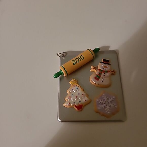 2010 Hallmark Keepsake Ornament - Picture 4 of 5